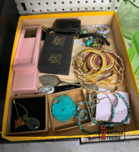 Quantity of Jewellery