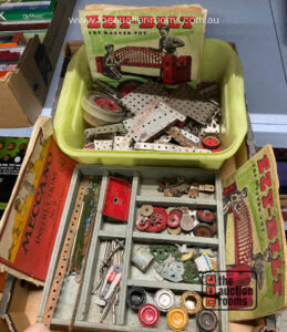 Quantity of Meccano