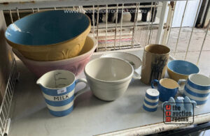 Bay of Retro Kitchenware