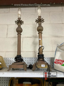 Brass Pineapple Finial Lamp