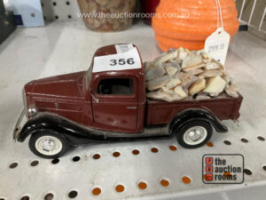 Model Ute with Opal Pieces