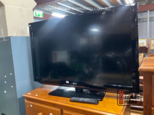 LG 40" TV & Remote