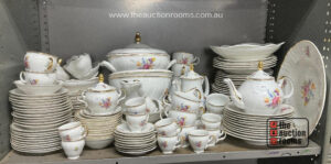 Large Bay of Dinner Ware