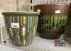 2 x Retro Flower Pots