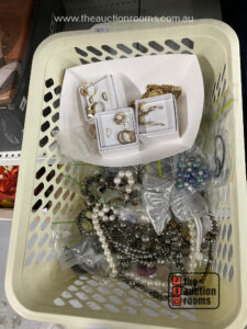 Quantity of Silver & Costume Jewellery