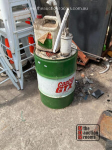 Drum Castrol GTX Oil & Pump