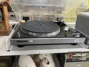 JVC QL-F4 Turntable